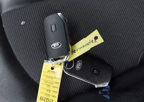 2021 Kia K5 Gt-Line z USA, uszkodzony, nr VIN 5XXG64J20MG049482